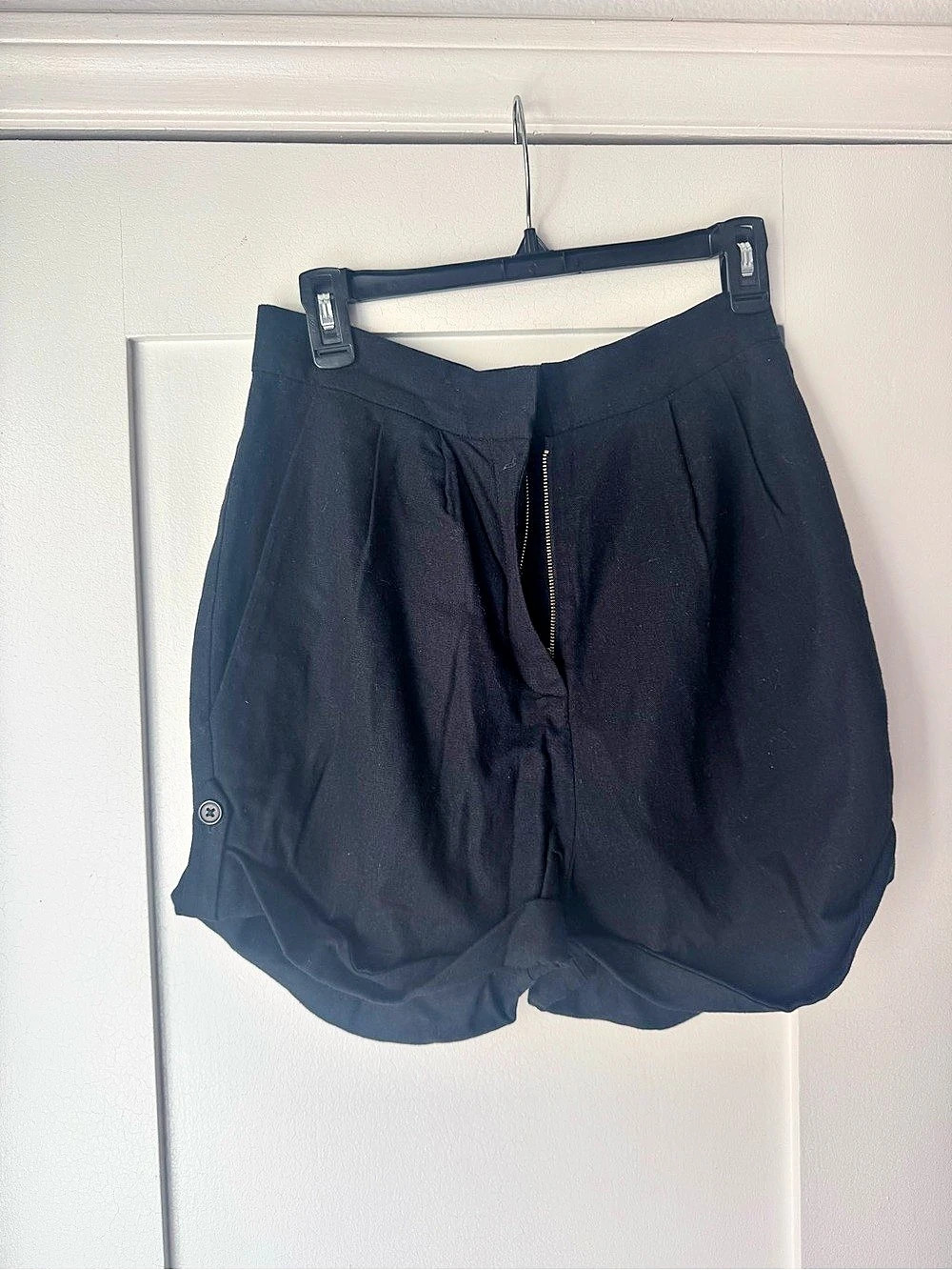 Heidi Merrick cuffed Shorts in Black Size Medium Like New